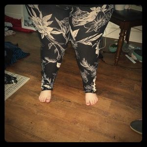 Black floral leggings